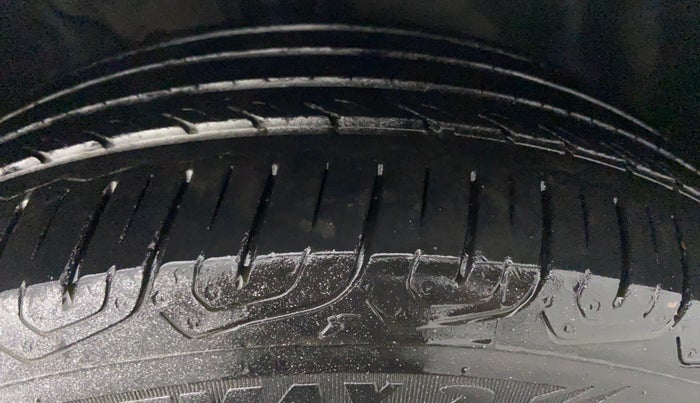 2012 Volkswagen Jetta COMFORTLINE TDI, Diesel, Manual, 95,395 km, Right Front Tyre Tread