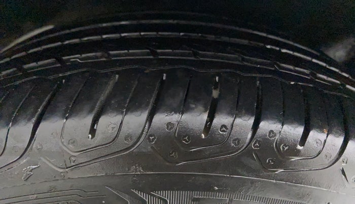 2012 Volkswagen Jetta COMFORTLINE TDI, Diesel, Manual, 95,395 km, Left Front Tyre Tread