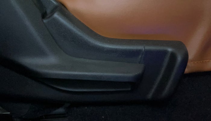 2021 Maruti Swift LXI, Petrol, Manual, 34,003 km, Driver Side Adjustment Panel