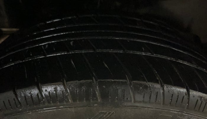 2021 Maruti Swift LXI, Petrol, Manual, 34,003 km, Right Rear Tyre Tread