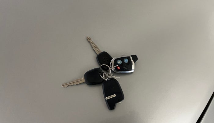 2021 Maruti Swift LXI, Petrol, Manual, 34,003 km, Key Close Up