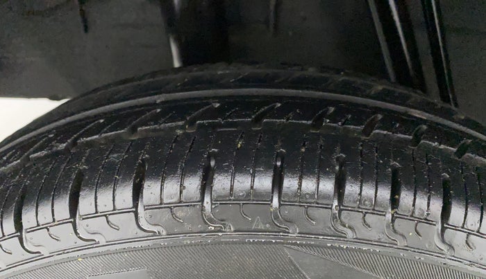 2018 Renault Kwid RXL, Petrol, Manual, 45,431 km, Right Rear Tyre Tread