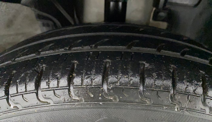 2018 Renault Kwid RXL, Petrol, Manual, 45,431 km, Right Front Tyre Tread