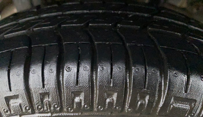 2017 Maruti Alto 800 LXI, Petrol, Manual, 33,201 km, Right Rear Tyre Tread