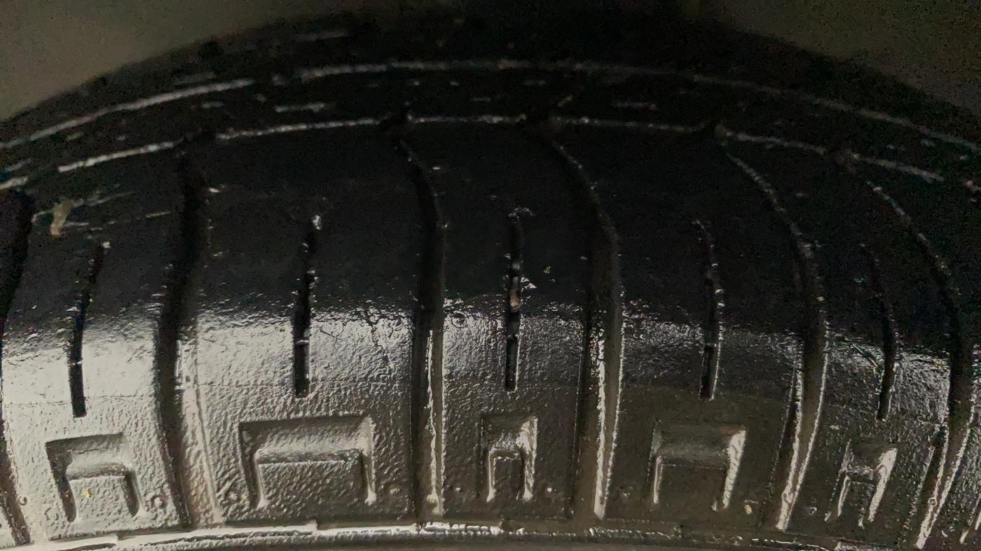 2017 Maruti Alto 800 LXI, Petrol, Manual, 33,201 km, Left Front Tyre Tread