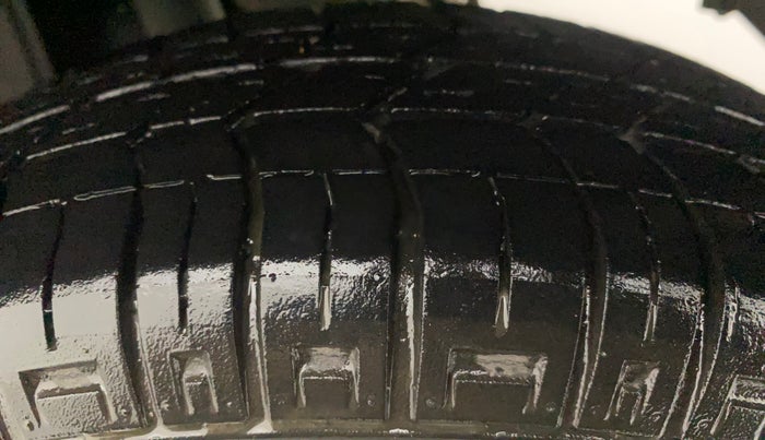 2017 Maruti Alto 800 LXI, Petrol, Manual, 33,201 km, Left Rear Tyre Tread
