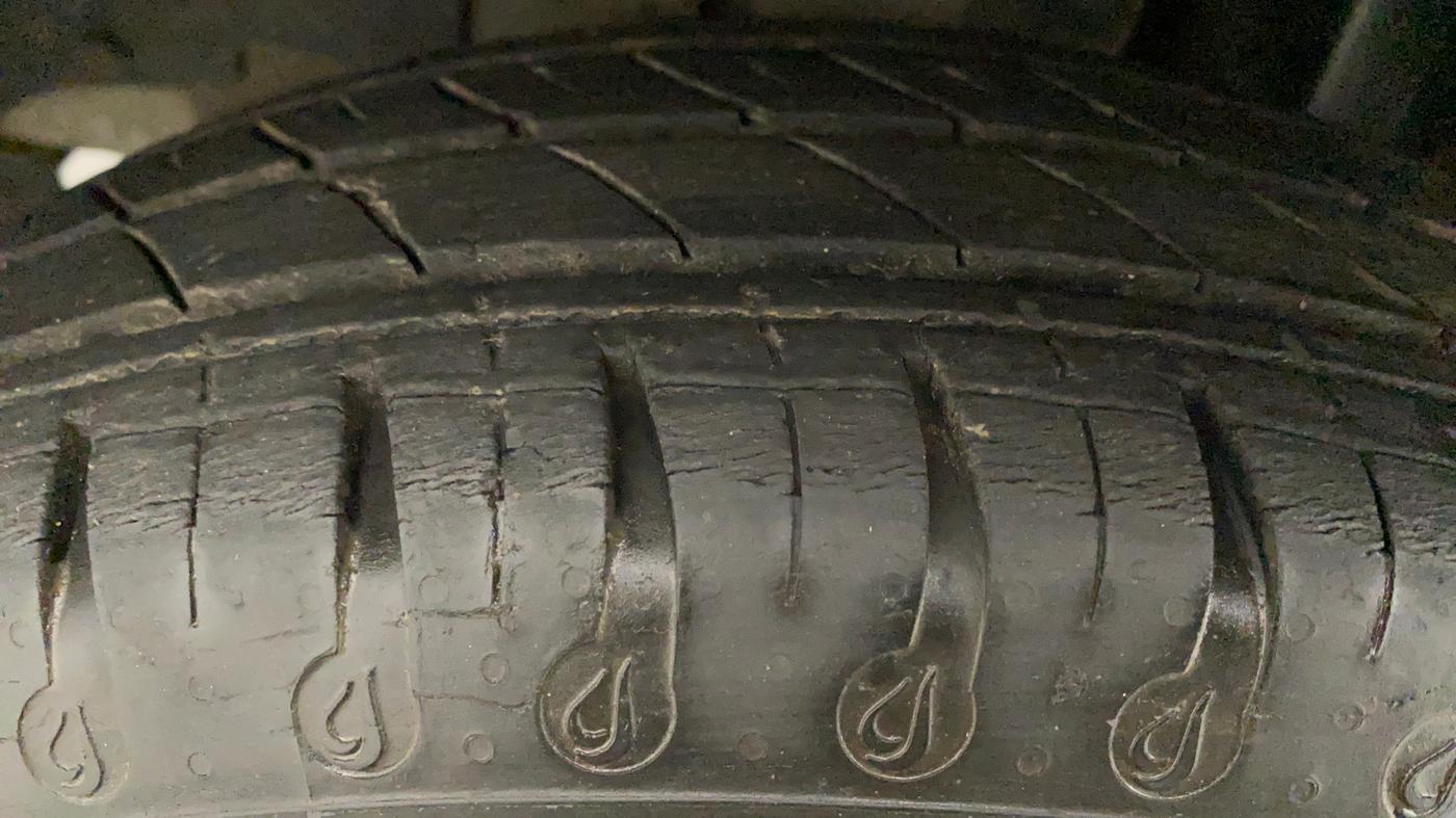 2020 Renault Kwid RXT 1.0 AMT (O), Petrol, Automatic, 31,238 km, Right Front Tyre Tread