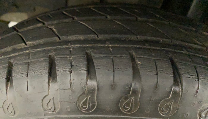 2020 Renault Kwid RXT 1.0 AMT (O), Petrol, Automatic, 31,238 km, Right Front Tyre Tread
