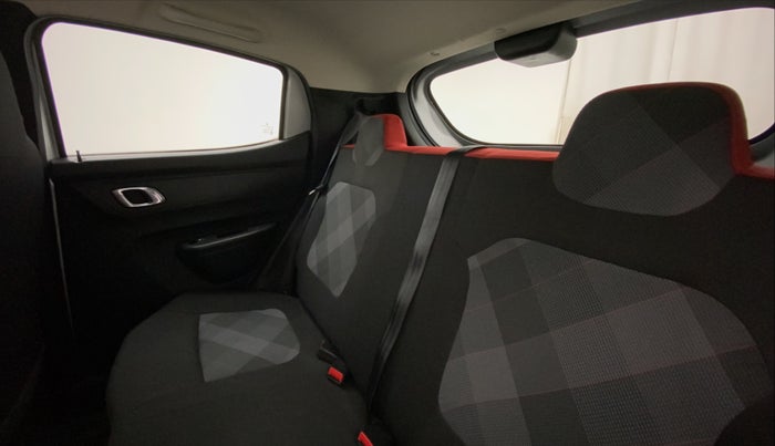 2020 Renault Kwid RXT 1.0 AMT (O), Petrol, Automatic, 31,238 km, Right Side Rear Door Cabin