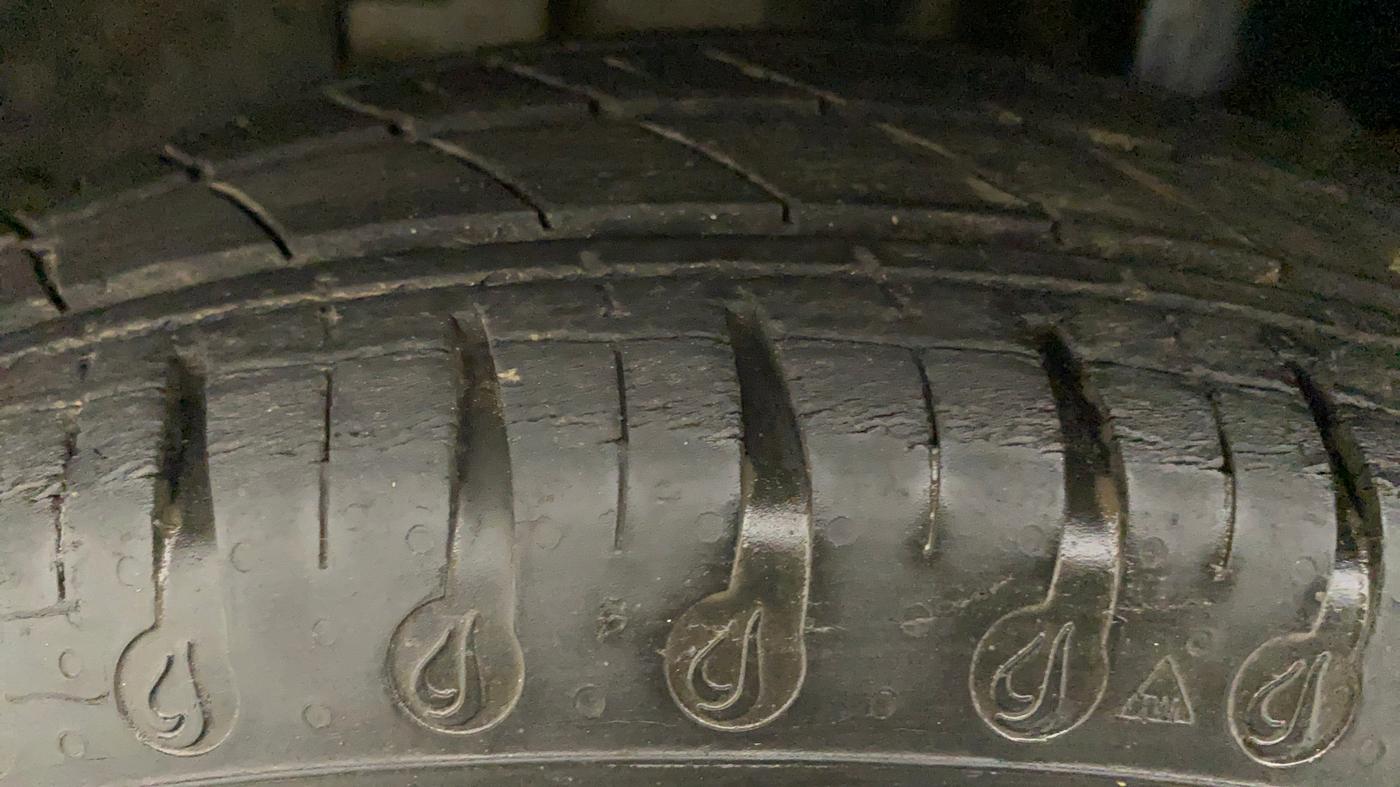 2020 Renault Kwid RXT 1.0 AMT (O), Petrol, Automatic, 31,238 km, Left Rear Tyre Tread