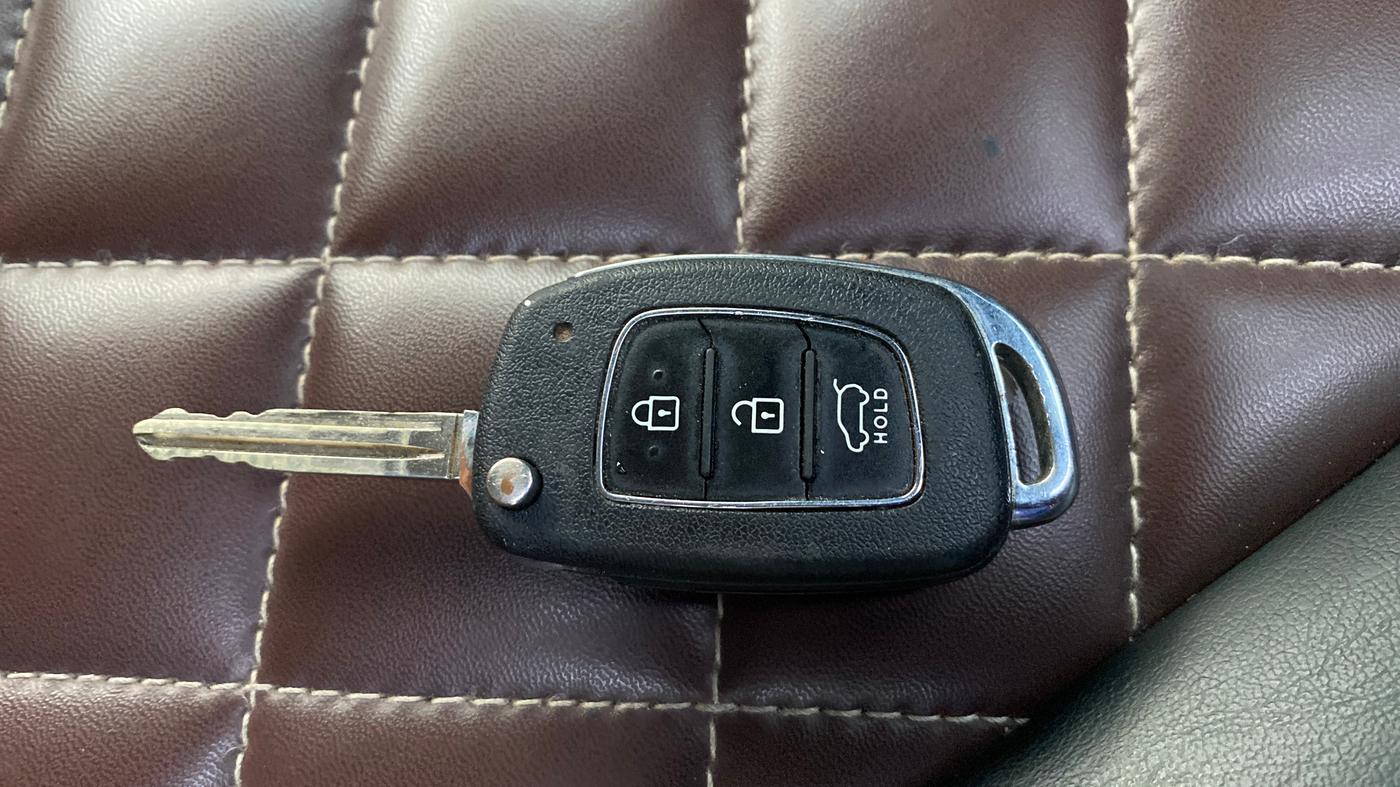 2022 Hyundai VENUE SX 1.0 TURBO IMT, Petrol, Manual, 57,143 km, Key Close Up