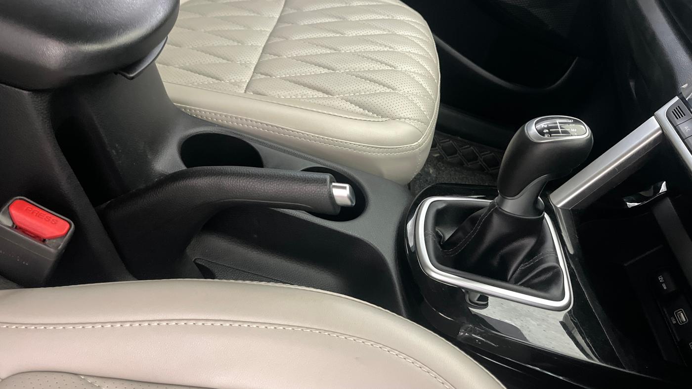2022 KIA SELTOS HTK PLUS 1.5 IMT, Petrol, Manual, 49,801 km, Gear Lever