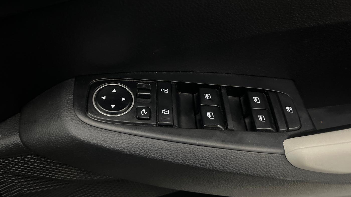 2022 KIA SELTOS HTK PLUS 1.5 IMT, Petrol, Manual, 49,801 km, Driver Side Door Panels Control