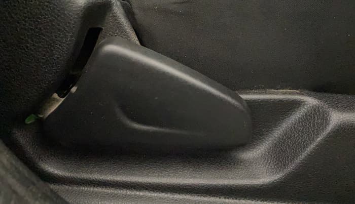 2017 Renault Kwid RXT 0.8, Petrol, Manual, 59,746 km, Driver Side Adjustment Panel