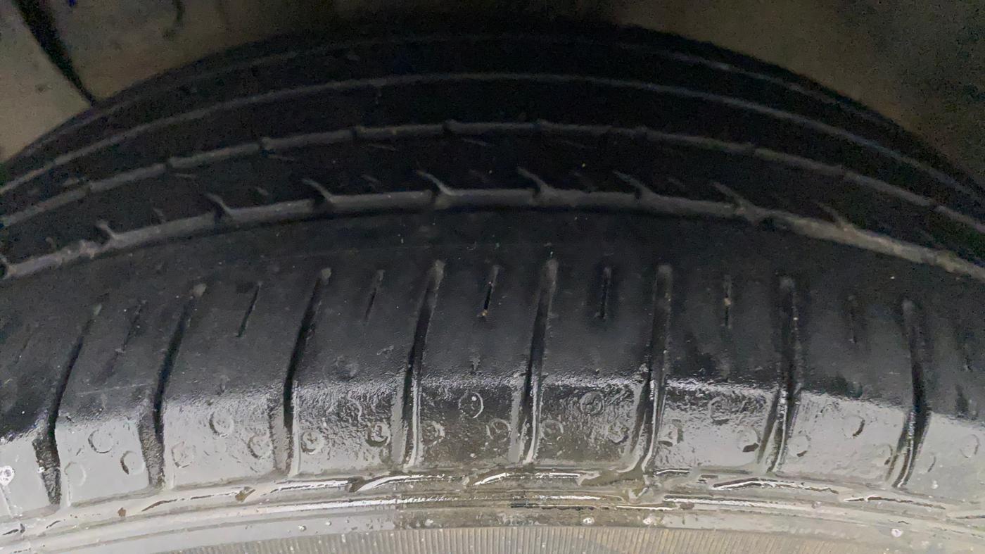 2017 Hyundai Elite i20 ASTA 1.2 (O), Petrol, Manual, 87,424 km, Left Front Tyre Tread