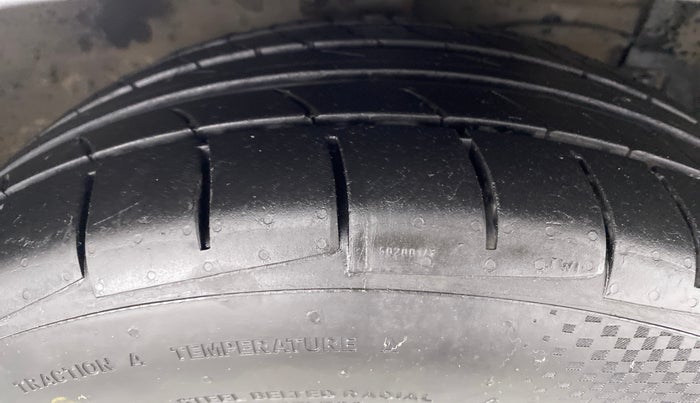 2016 Maruti Ciaz ZDI+ SHVS, Diesel, Manual, 82,391 km, Right Front Tyre Tread