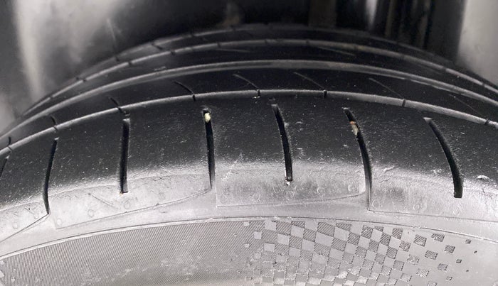 2016 Maruti Ciaz ZDI+ SHVS, Diesel, Manual, 82,391 km, Left Rear Tyre Tread