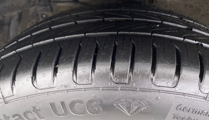 2016 Maruti Ciaz ZDI+ SHVS, Diesel, Manual, 82,391 km, Left Front Tyre Tread