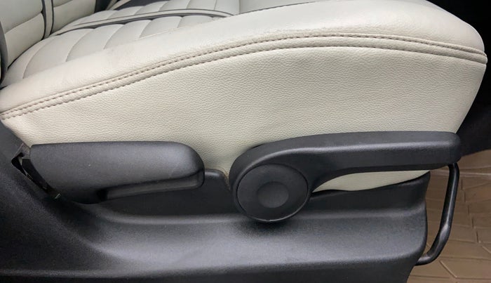 2016 Maruti Vitara Brezza ZDI, Diesel, Manual, 1,01,092 km, Driver Side Adjustment Panel