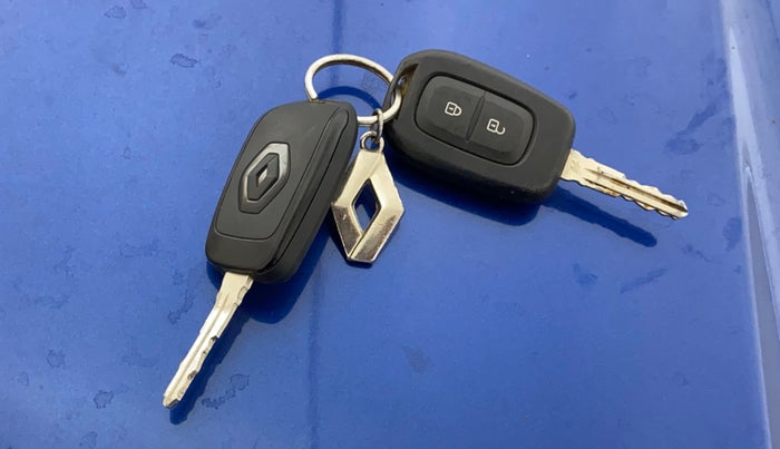 2021 Renault TRIBER RXT, Petrol, Manual, 52,322 km, Key Close Up