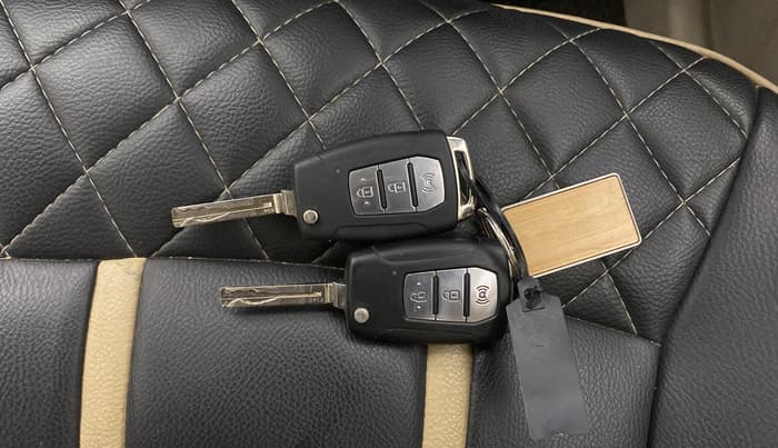 2021 Mahindra XUV300 W6 1.2 PETROL AMT, Petrol, Automatic, 78,372 km, Key Close Up
