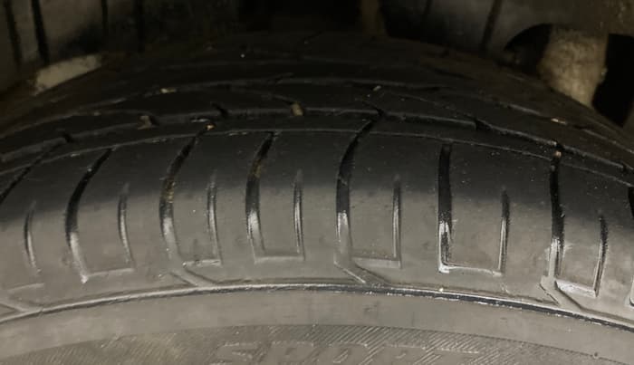 2021 Mahindra XUV300 W6 1.2 PETROL AMT, Petrol, Automatic, 78,372 km, Right Rear Tyre Tread