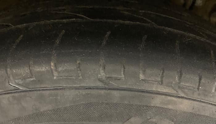 2021 Mahindra XUV300 W6 1.2 PETROL AMT, Petrol, Automatic, 78,372 km, Right Front Tyre Tread
