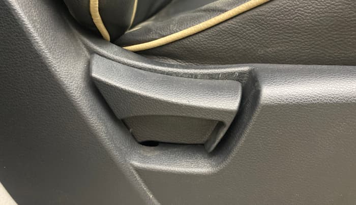 2021 Mahindra XUV300 W6 1.2 PETROL AMT, Petrol, Automatic, 78,372 km, Driver Side Adjustment Panel