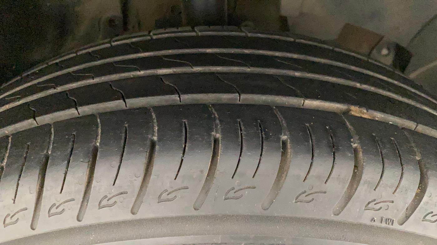 2014 Renault Duster 85 PS RXE DIESEL ADVENTURE, Diesel, Manual, 91,293 km, Right Front Tyre Tread