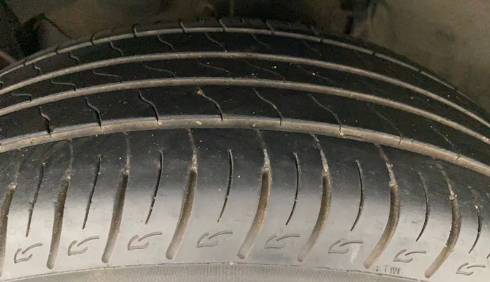 2014 Renault Duster 85 PS RXE DIESEL ADVENTURE, Diesel, Manual, 91,293 km, Left Front Tyre Tread