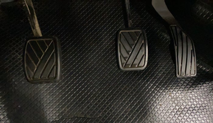 2013 Maruti Swift VXI, Petrol, Manual, 39,199 km, Pedals