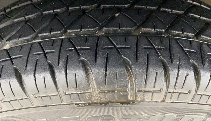 2013 Maruti Swift VXI, Petrol, Manual, 39,199 km, Left Front Tyre Tread