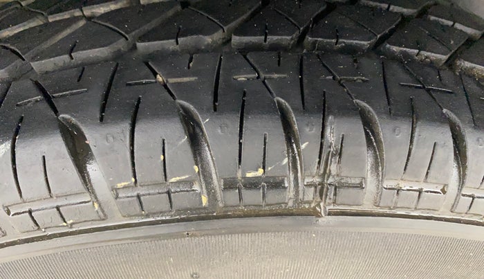 2013 Maruti Swift VXI, Petrol, Manual, 39,199 km, Right Rear Tyre Tread