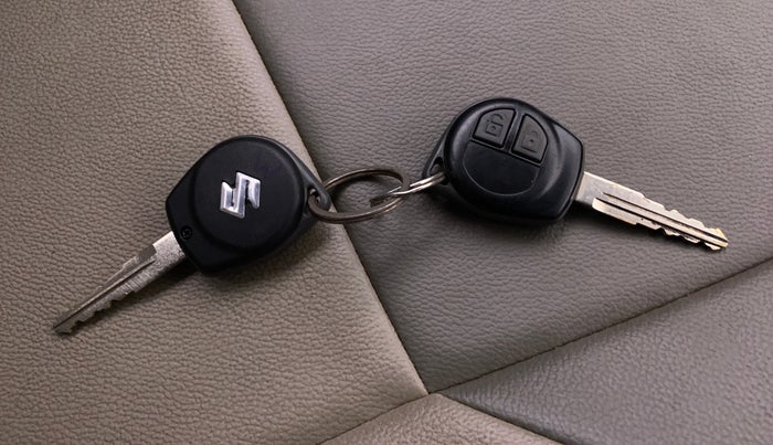 2013 Maruti Swift VXI, Petrol, Manual, 39,199 km, Key Close Up