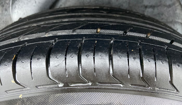2010 Hyundai i20 MAGNA (O) 1.2, Petrol, Manual, 61,302 km, Left Rear Tyre Tread