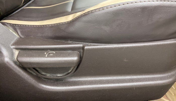 2010 Hyundai i20 MAGNA (O) 1.2, Petrol, Manual, 61,302 km, Driver Side Adjustment Panel