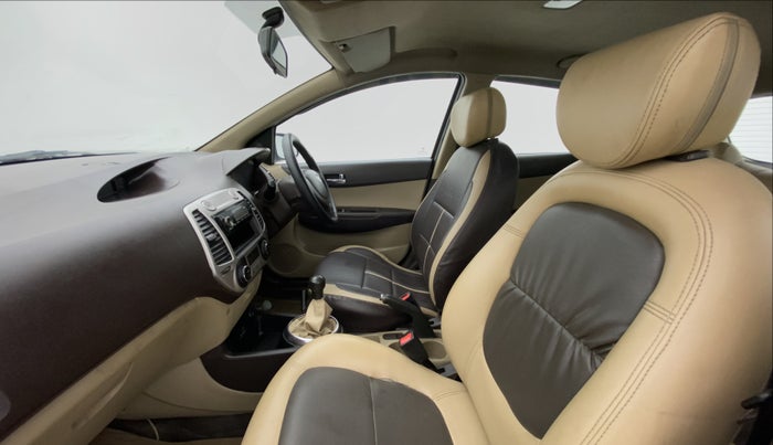 2010 Hyundai i20 MAGNA (O) 1.2, Petrol, Manual, 61,302 km, Right Side Front Door Cabin
