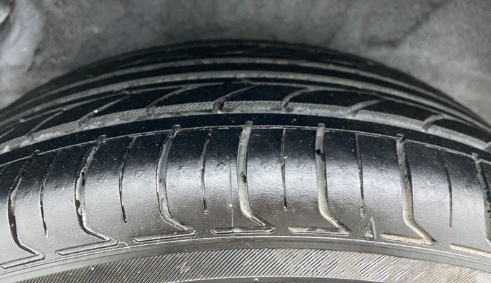 2010 Hyundai i20 MAGNA (O) 1.2, Petrol, Manual, 61,302 km, Right Rear Tyre Tread