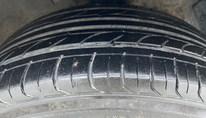 2010 Hyundai i20 MAGNA (O) 1.2, Petrol, Manual, 61,302 km, Right Front Tyre Tread