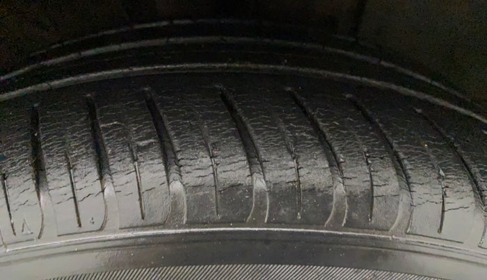 2020 Hyundai New Elantra 1.5 SX (O) AT DIESEL, Diesel, Automatic, 47,604 km, Right Front Tyre Tread