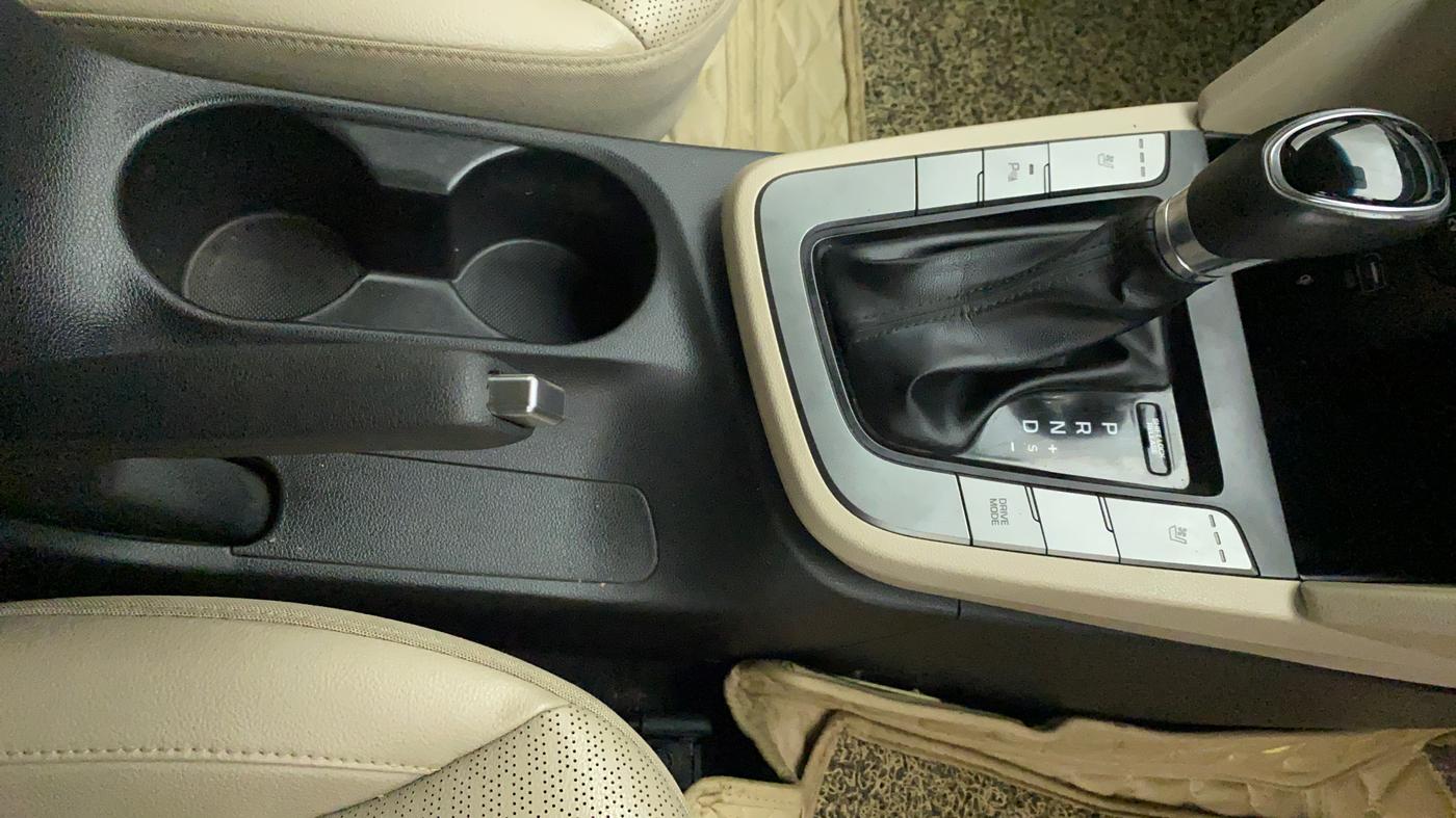 2020 Hyundai New Elantra 1.5 SX (O) AT DIESEL, Diesel, Automatic, 47,614 km, Gear Lever