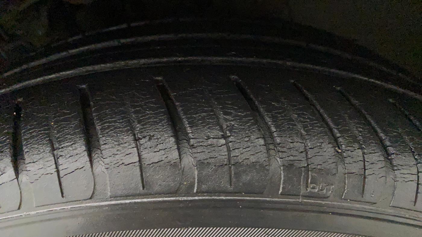 2020 Hyundai New Elantra 1.5 SX (O) AT DIESEL, Diesel, Automatic, 47,614 km, Left Front Tyre Tread
