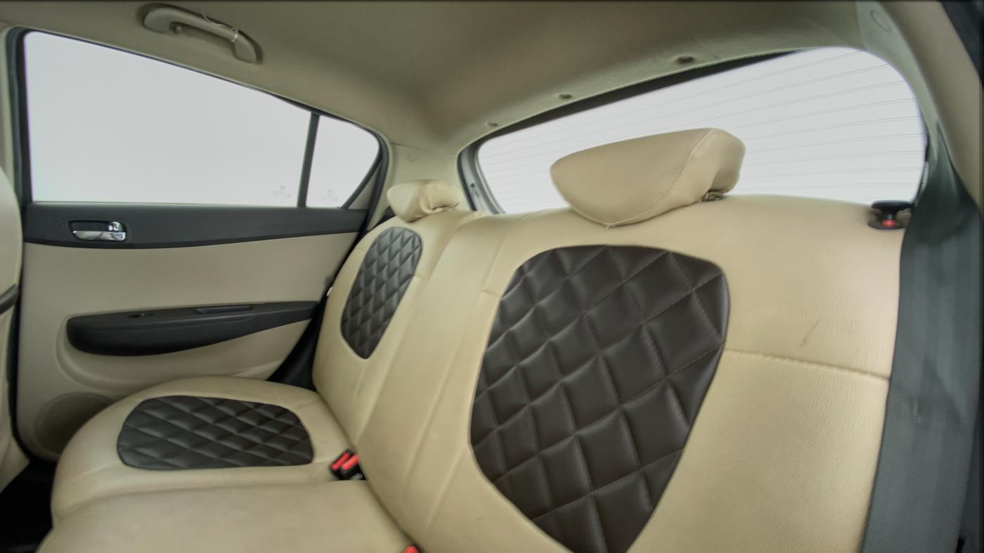 2014 Hyundai i20 SPORTZ 1.2, Petrol, Manual, 30,833 km, Right Side Rear Door Cabin