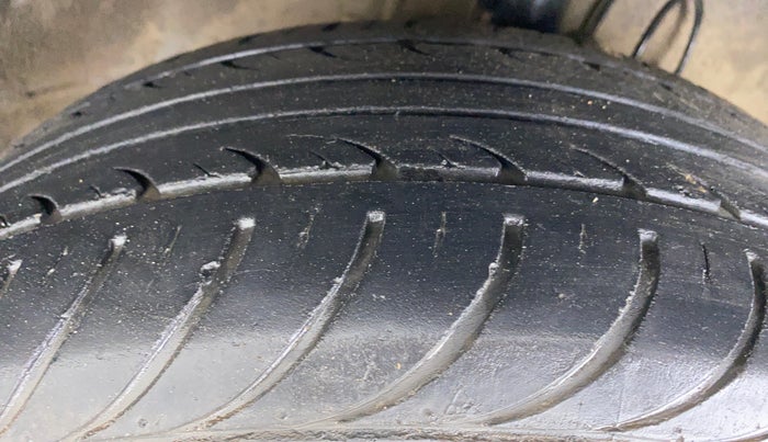 2014 Hyundai i20 SPORTZ 1.2, Petrol, Manual, 30,833 km, Right Front Tyre Tread