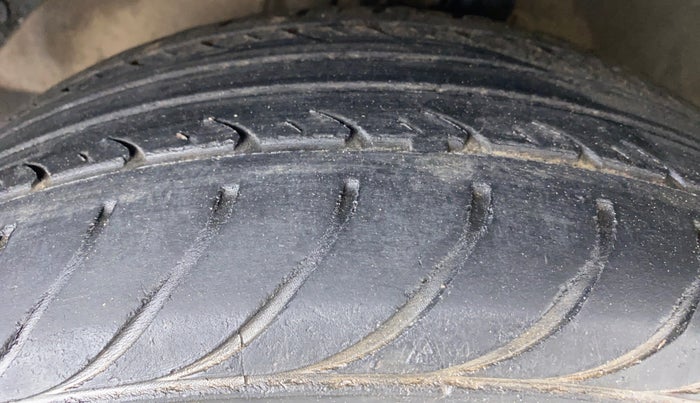 2014 Hyundai i20 SPORTZ 1.2, Petrol, Manual, 30,833 km, Left Front Tyre Tread