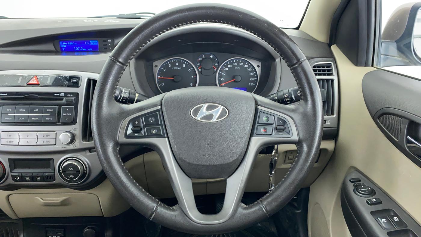 2014 Hyundai i20 SPORTZ 1.2, Petrol, Manual, 30,833 km, Steering Wheel Close Up