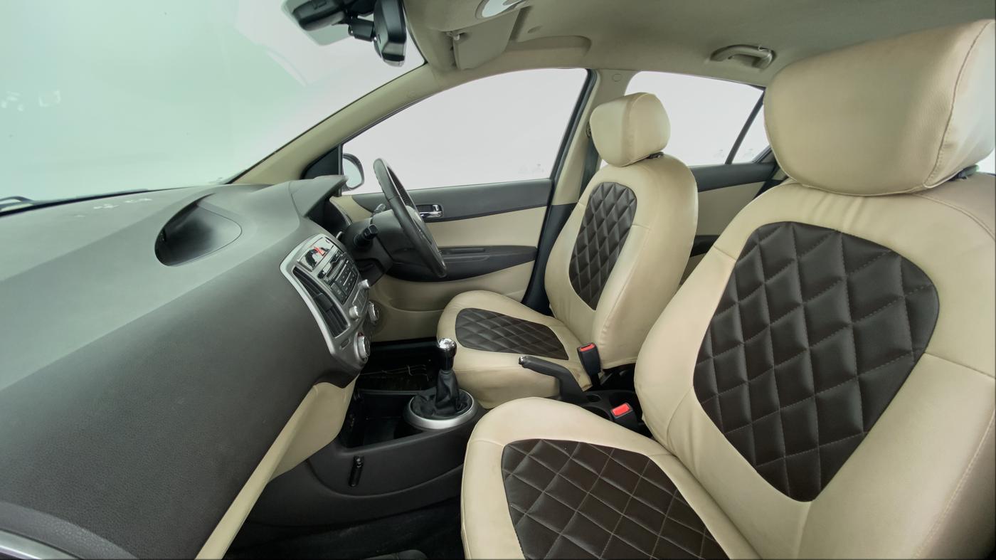 2014 Hyundai i20 SPORTZ 1.2, Petrol, Manual, 30,833 km, Right Side Front Door Cabin