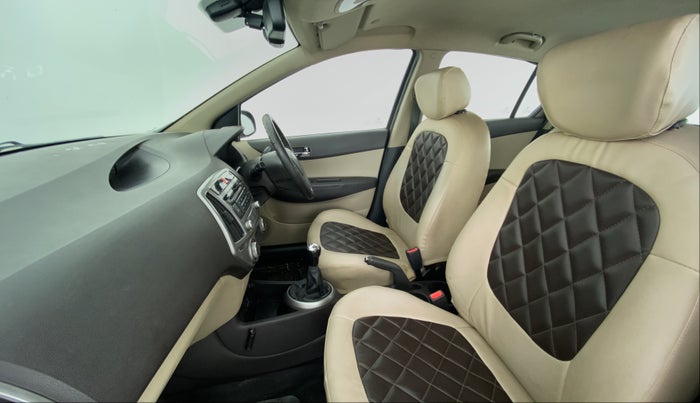 2014 Hyundai i20 SPORTZ 1.2, Petrol, Manual, 30,833 km, Right Side Front Door Cabin