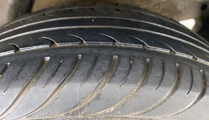 2014 Hyundai i20 SPORTZ 1.2, Petrol, Manual, 30,833 km, Left Rear Tyre Tread