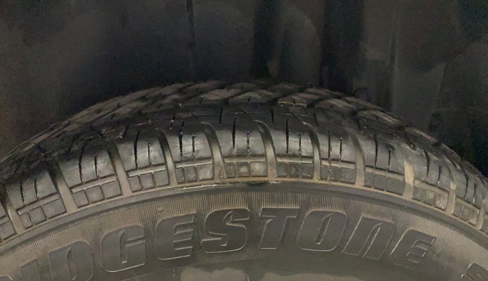 2013 Maruti Swift VXI, Petrol, Manual, 79,274 km, Left Rear Tyre Tread